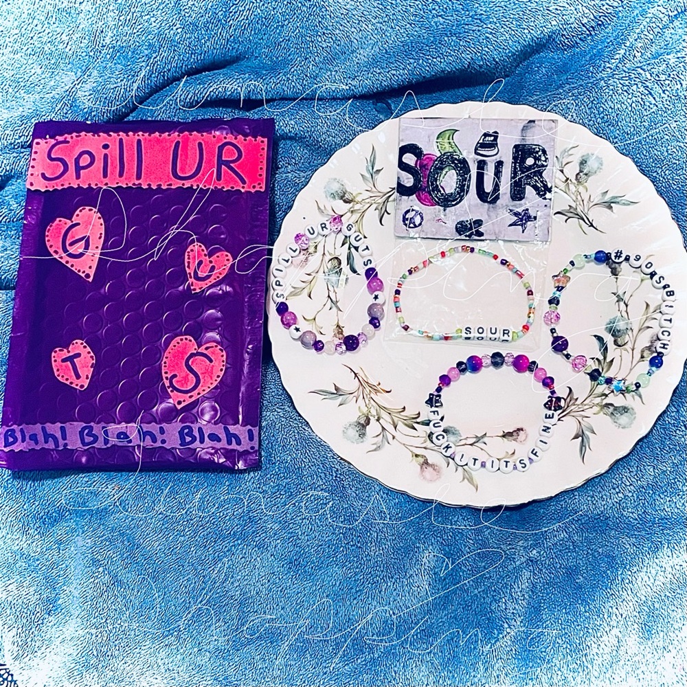 Olivia Rodrigo bracelet set (4)